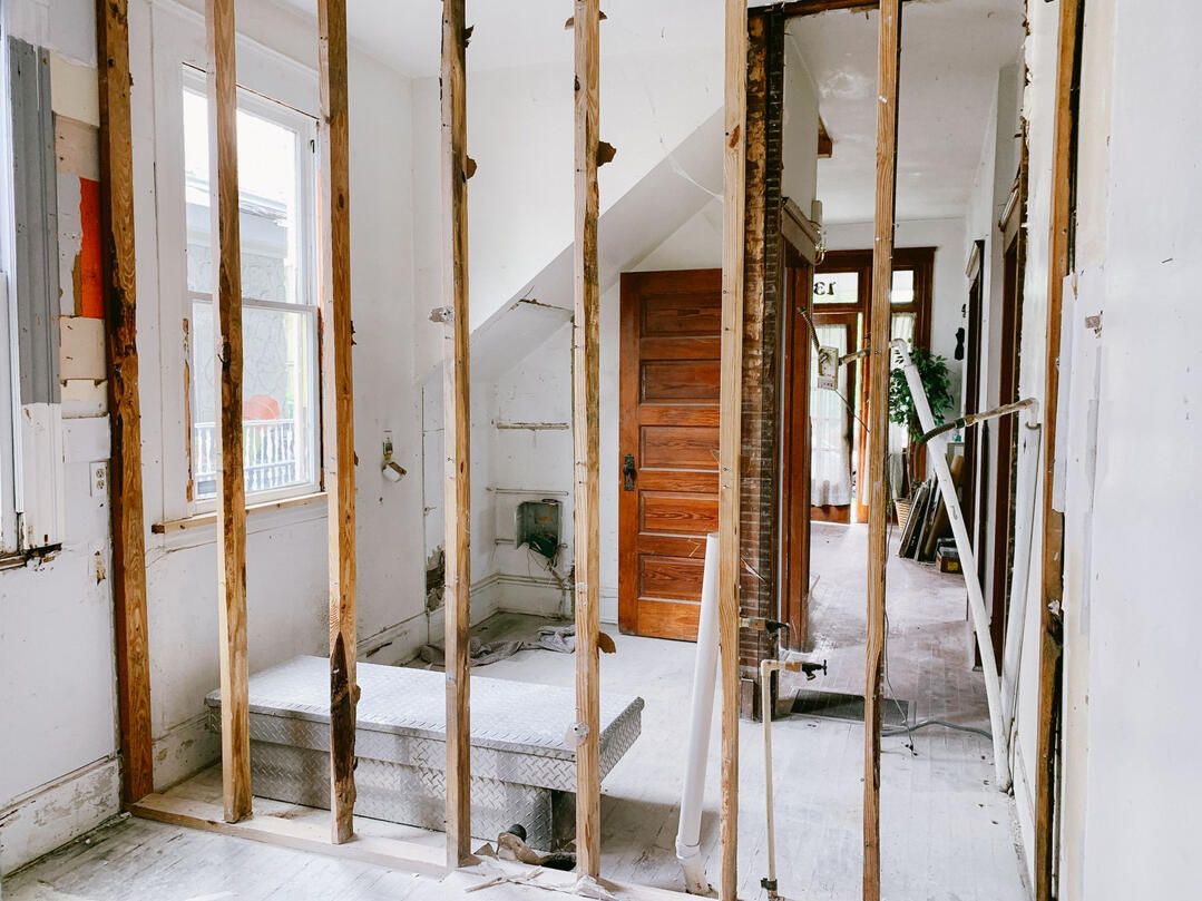 Sydney Kitchen and Bathroom Renovation – Construction Phase and Progress Updates Partially renovated room during the construction phase of a Sydney kitchen or bathroom renovation, showing exposed framing and ongoing work